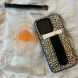 Walli IPhone 14 Pro Floral Case